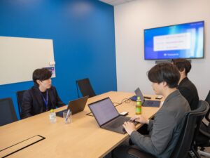 Treasure AI ISRチームとエンミッシュの取り組みを象徴するイメージ